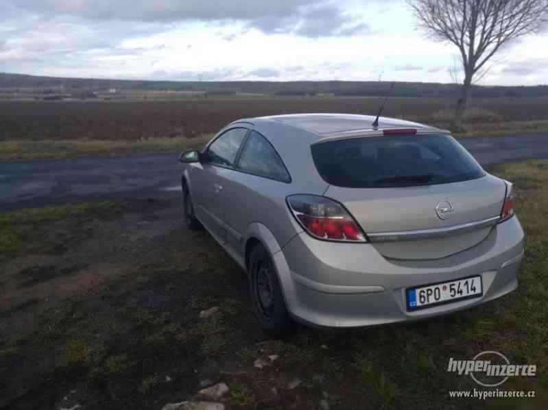 Opel Astra H GTC - foto 6