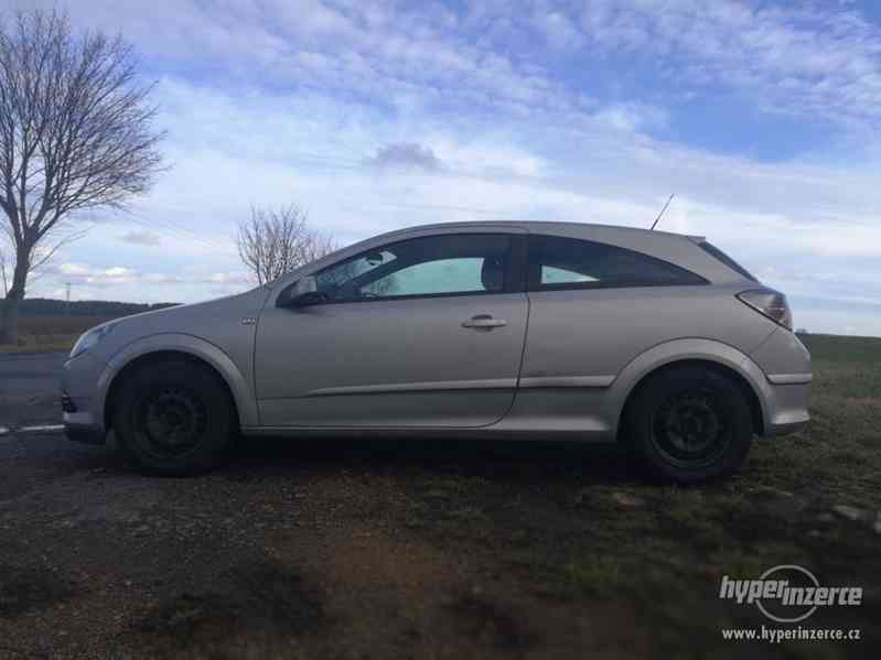 Opel Astra H GTC - foto 9