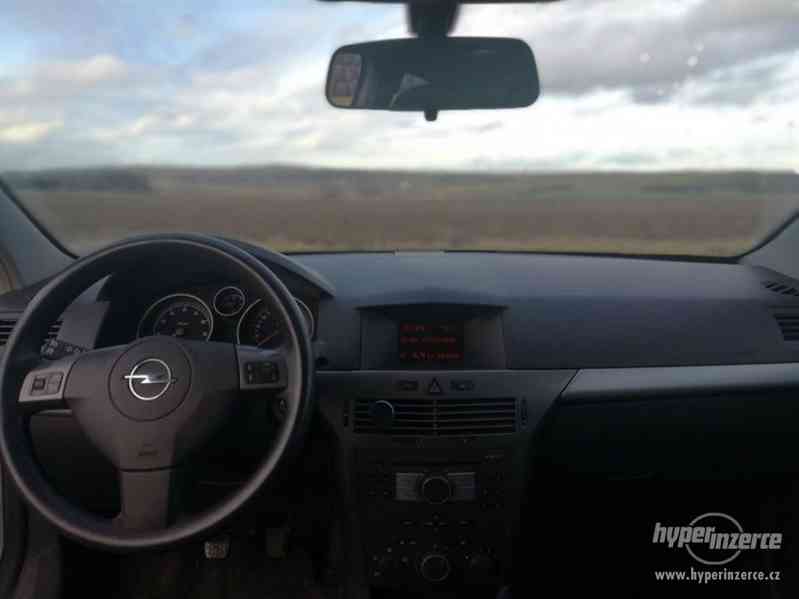 Opel Astra H GTC - foto 10