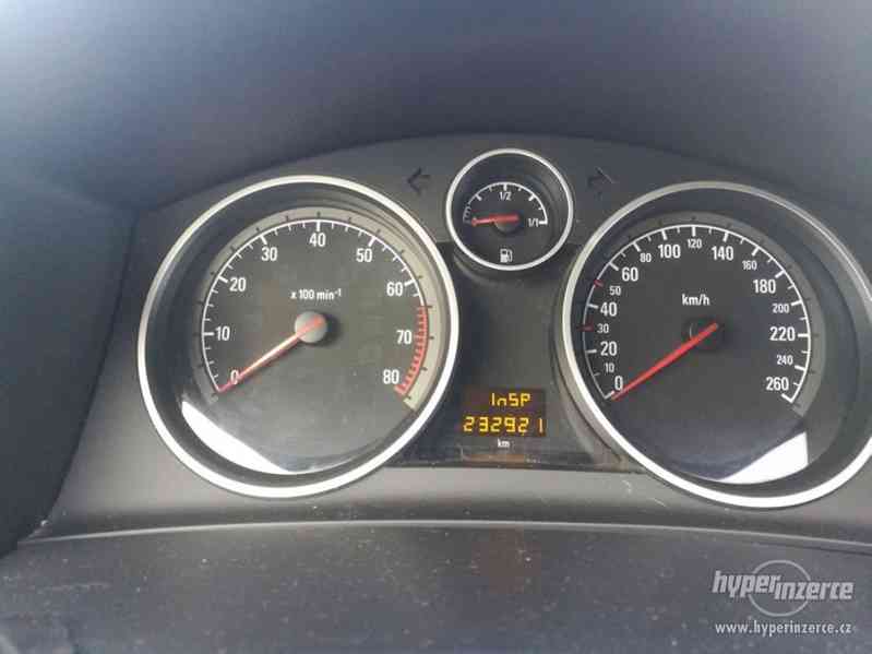 Opel Astra H GTC - foto 11