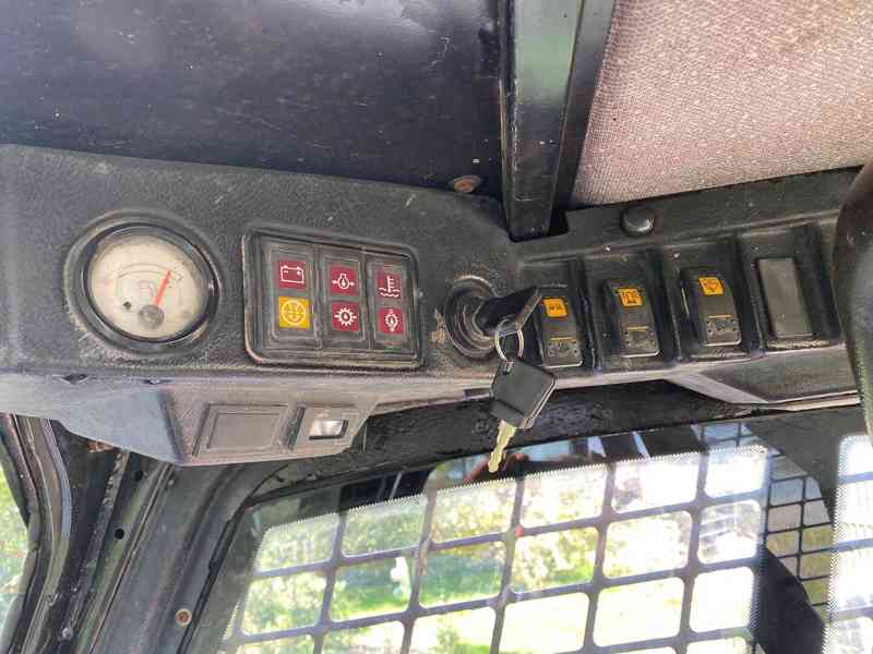 Smykový nakladač JCB 160 HF - foto 5