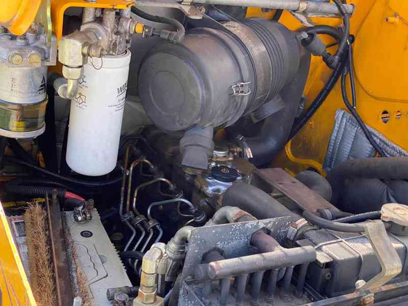 Smykový nakladač JCB 160 HF - foto 6