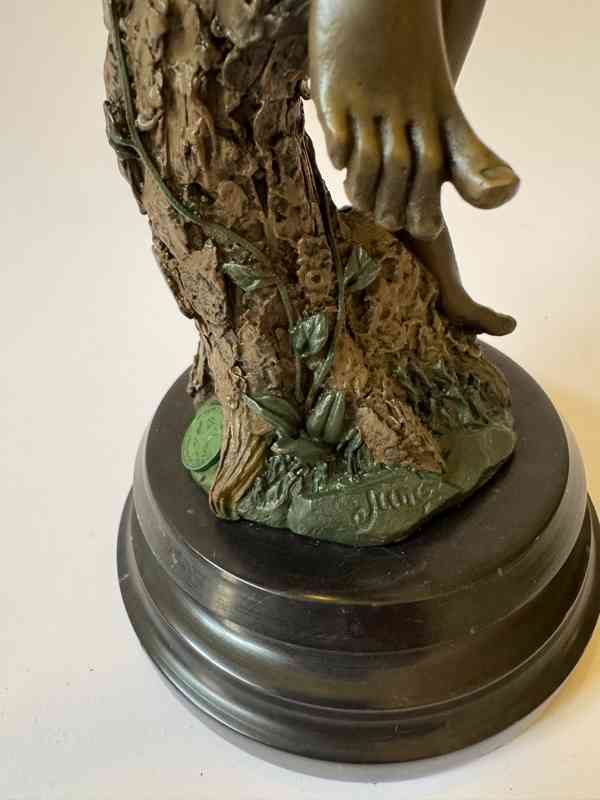 Goblin - bronzová socha na mramoru - foto 5