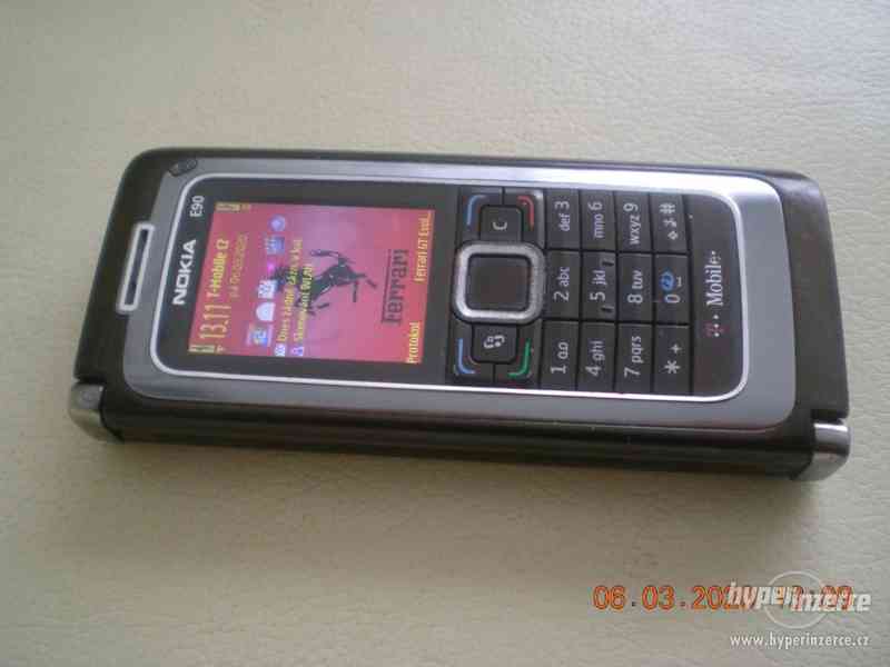 Nokia E90 - funkční komunikátory z r.2007 v TOP stavu - foto 2