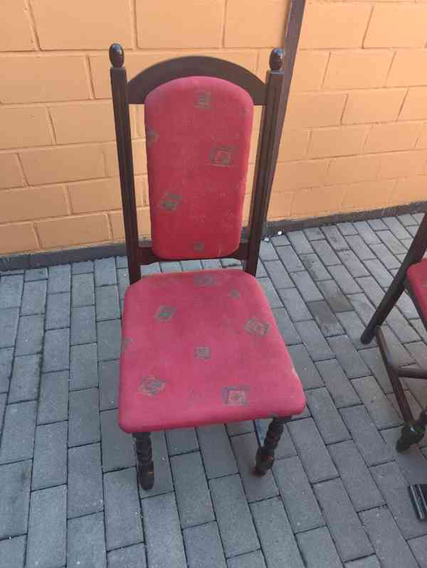 Židle z masivu značky TON