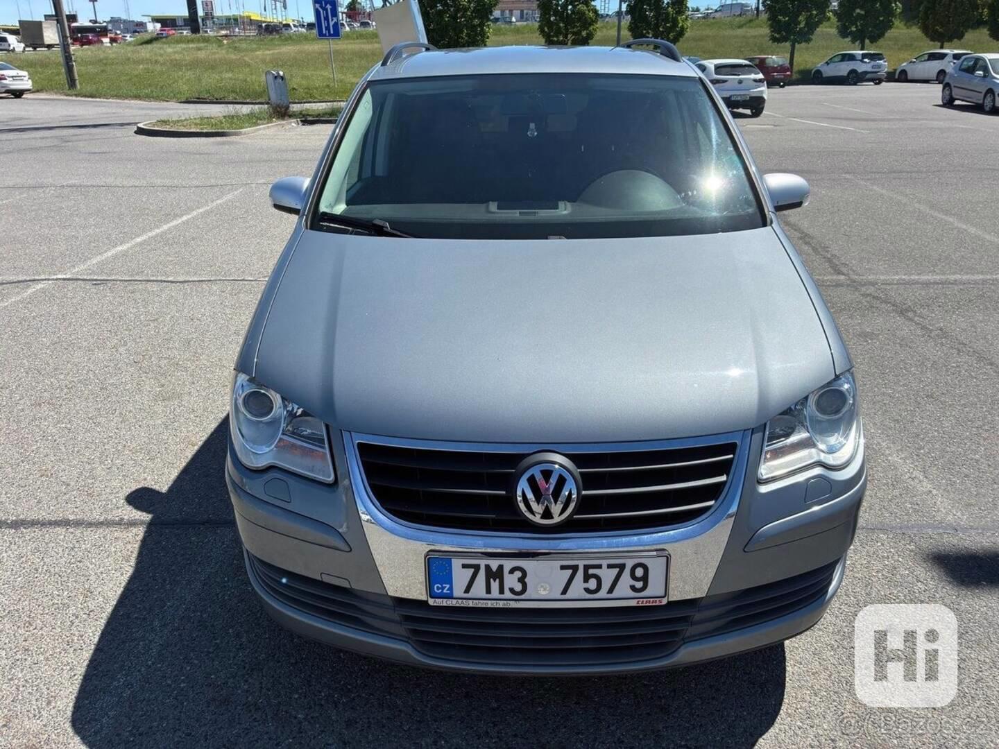 Volkswagen Touran 2,0   TDI 103kw DSG rv.2010 - foto 1