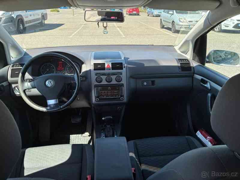 Volkswagen Touran 2,0   TDI 103kw DSG rv.2010 - foto 25