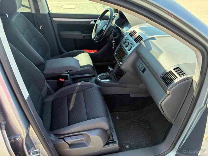 Volkswagen Touran 2,0   TDI 103kw DSG rv.2010 - foto 7