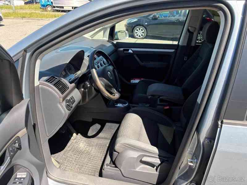 Volkswagen Touran 2,0   TDI 103kw DSG rv.2010 - foto 27