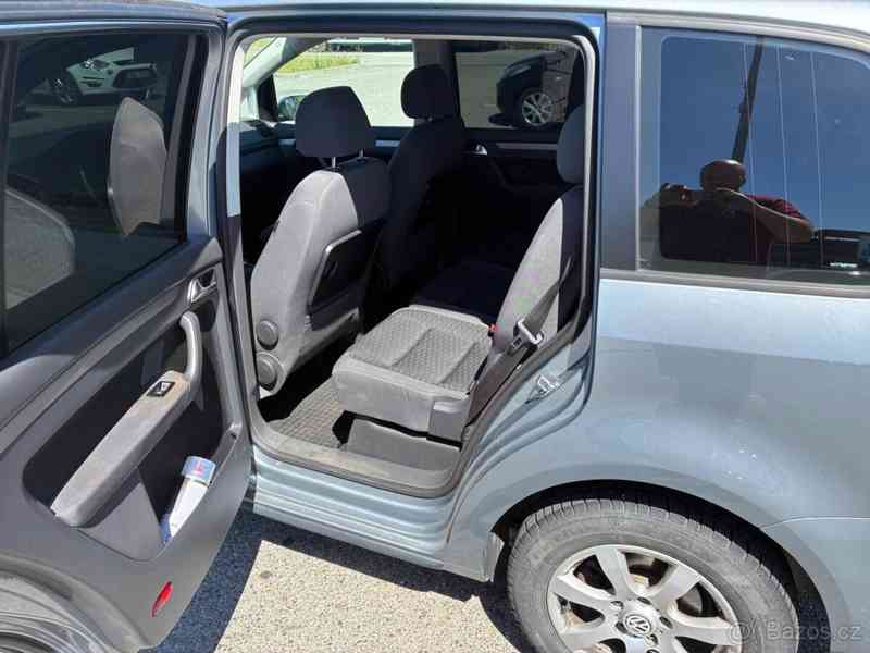Volkswagen Touran 2,0   TDI 103kw DSG rv.2010 - foto 26