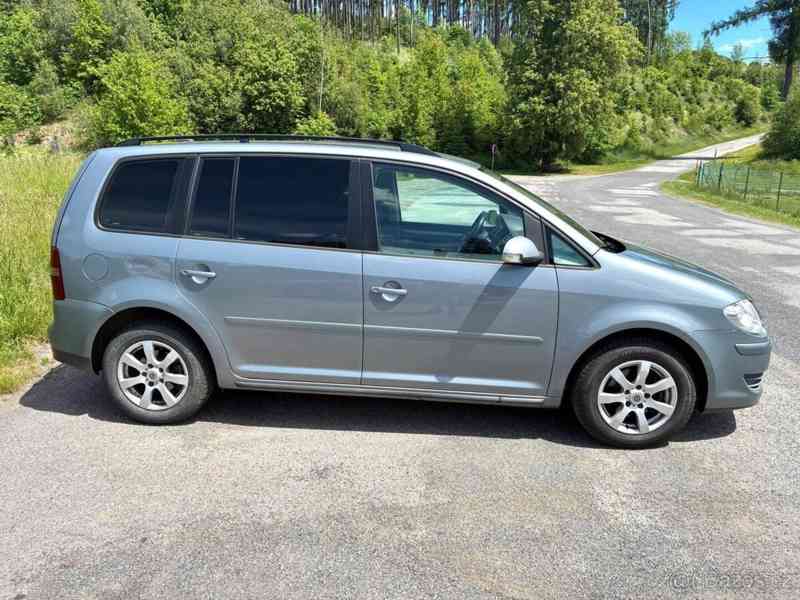 Volkswagen Touran 2,0   TDI 103kw DSG rv.2010 - foto 4