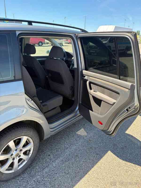 Volkswagen Touran 2,0   TDI 103kw DSG rv.2010 - foto 30