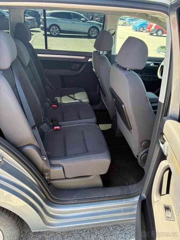 Volkswagen Touran 2,0   TDI 103kw DSG rv.2010 - foto 3