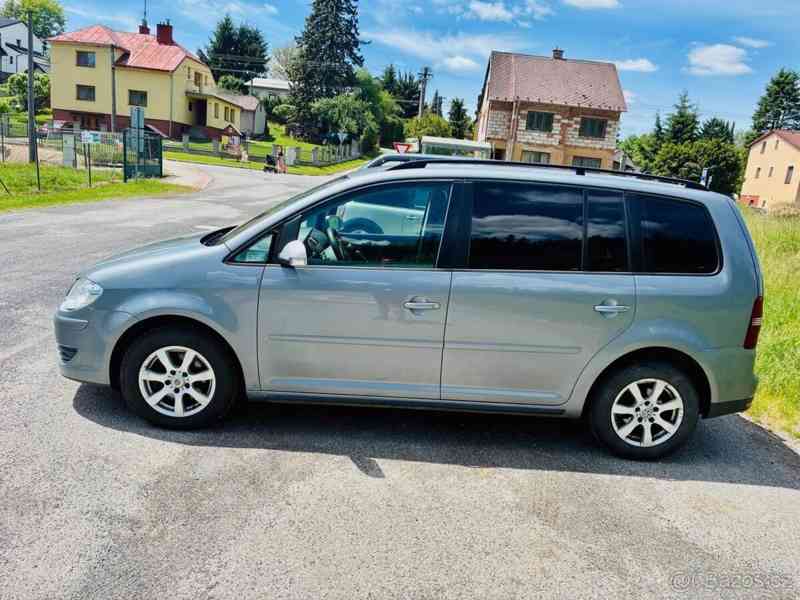 Volkswagen Touran 2,0   TDI 103kw DSG rv.2010 - foto 20