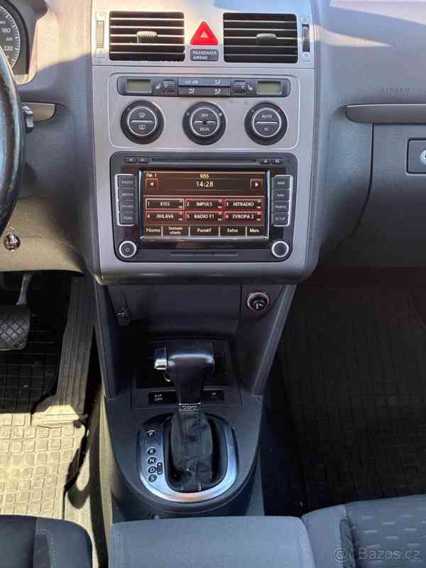 Volkswagen Touran 2,0   TDI 103kw DSG rv.2010 - foto 21