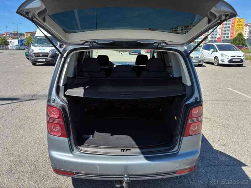 Volkswagen Touran 2,0   TDI 103kw DSG rv.2010 - foto 23
