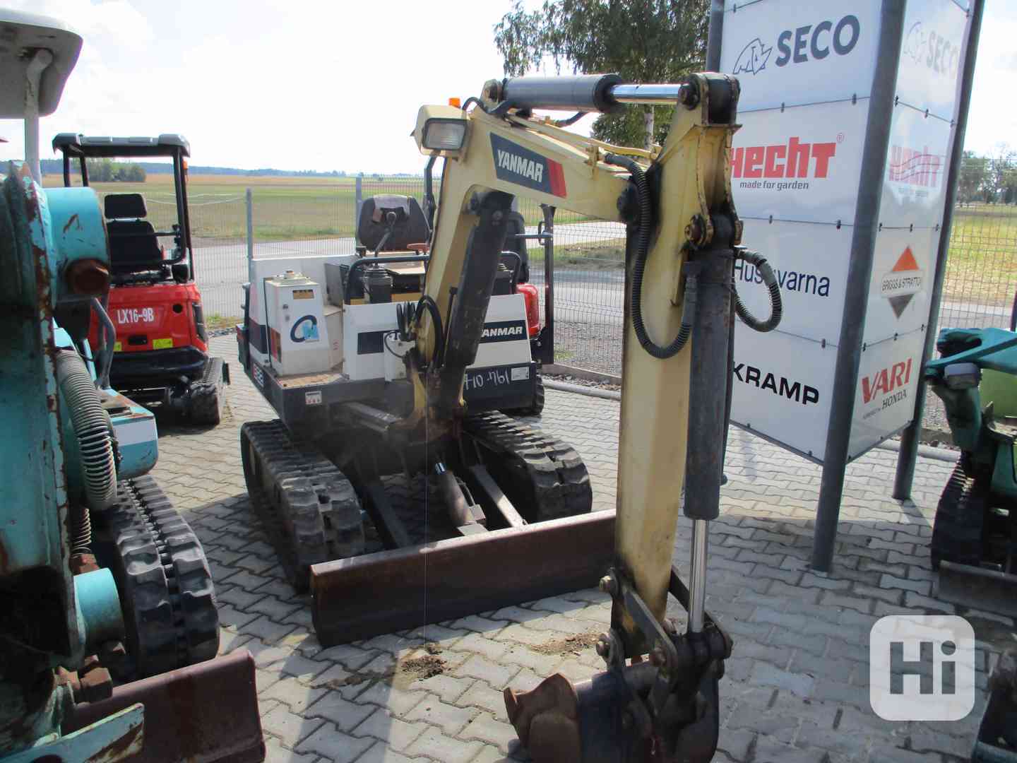 Minibagr Yanmar B-22 2200kg - foto 1
