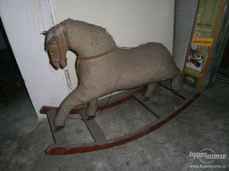 Prodej starožitného houpacího koně - foto 1