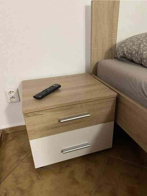 Noční stolky - foto 1