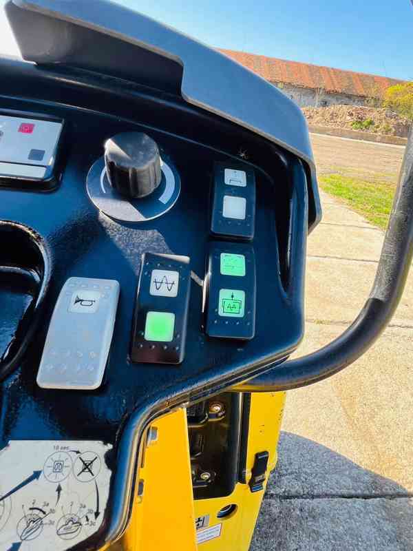 Vibrační válec Dynapac CC900 (Možnost leasingu) - foto 9