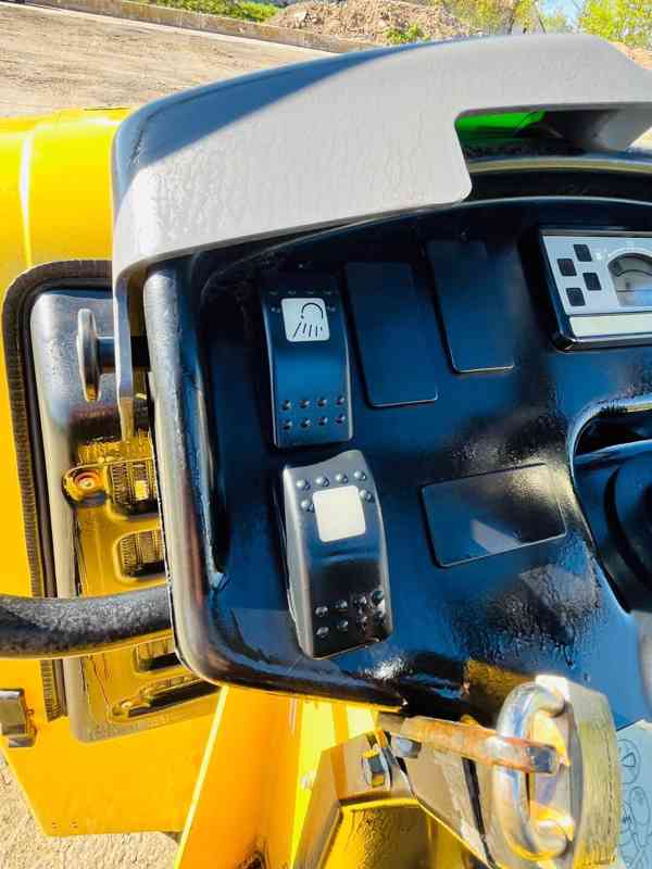 Vibrační válec Dynapac CC900 (Možnost leasingu) - foto 8