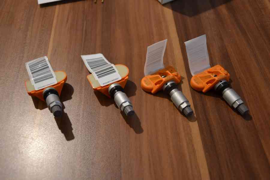 Sada 4ks NOVÉ ORIG.čidla tlaku TPMS + ventilky - foto 2