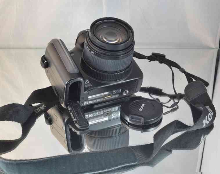 Kodak EasyShare P880* 8,3 Mpx,  (24-140 mm) - foto 3