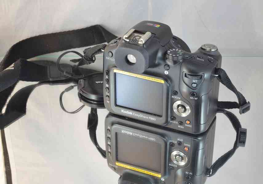 Kodak EasyShare P880* 8,3 Mpx,  (24-140 mm) - foto 5