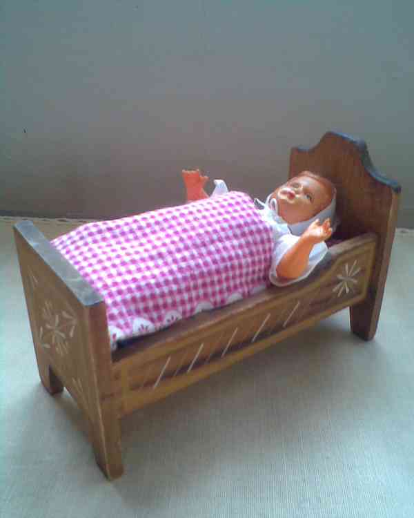 Retro panenka s postýlkou - foto 2