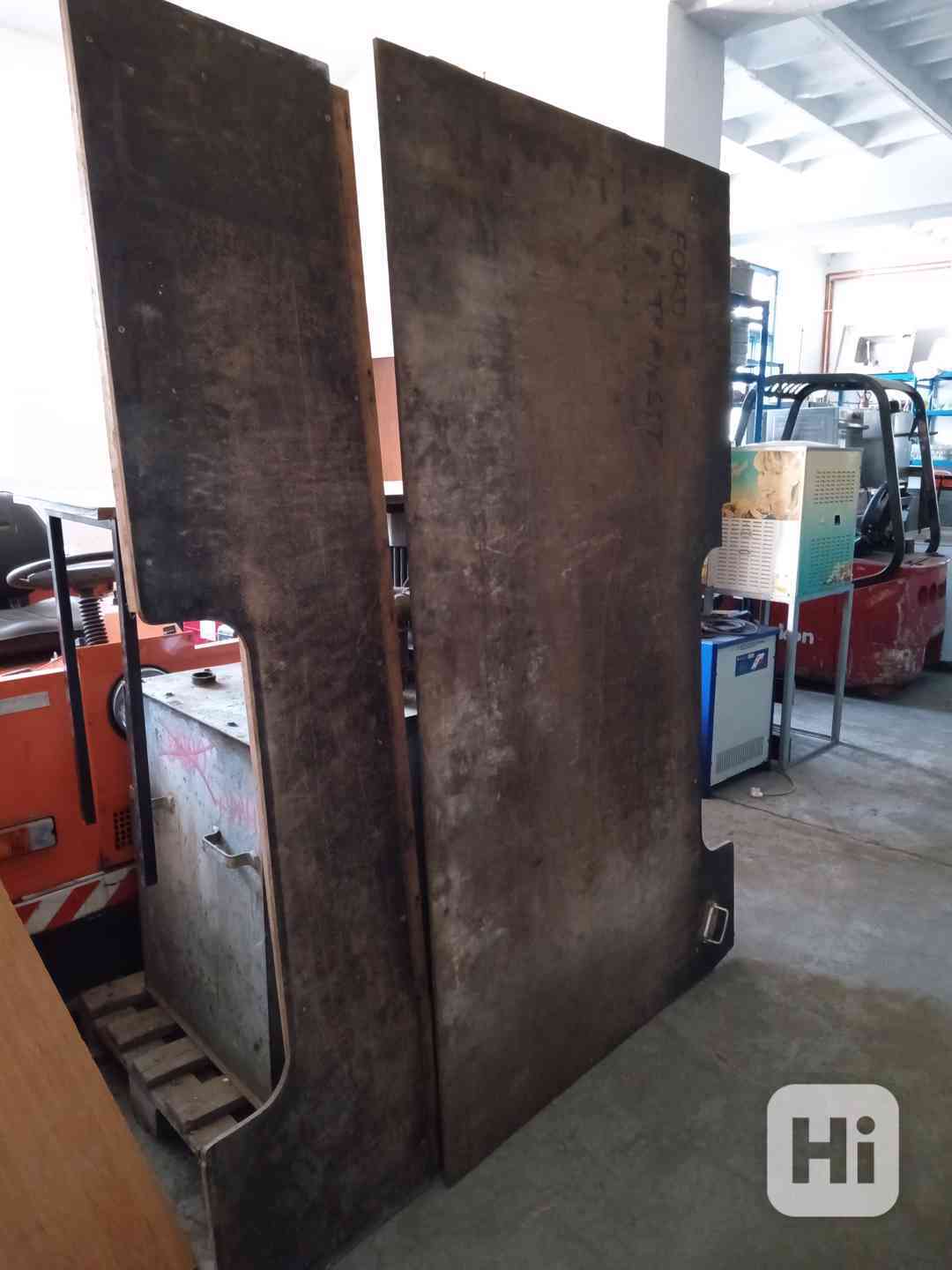 podlaha na tranzita Ford - foto 1