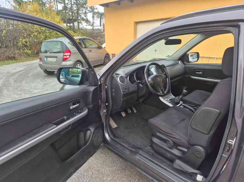 Suzuki Grand Vitara 2.4i Club benzín 122kw - foto 10