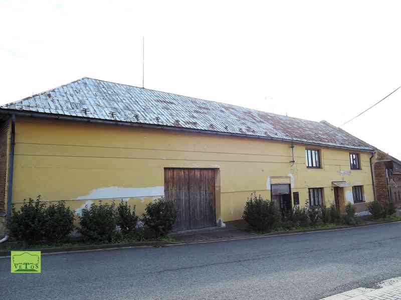 Rozsáhlý RD +další budovy + pozemky  Dřínov, okr. Kroměříž - foto 2