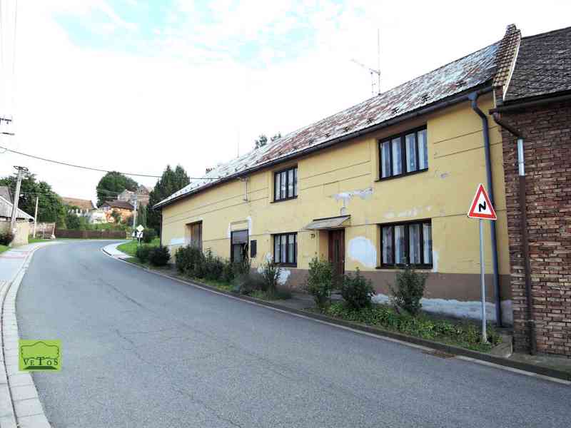 Rozsáhlý RD +další budovy + pozemky  Dřínov, okr. Kroměříž