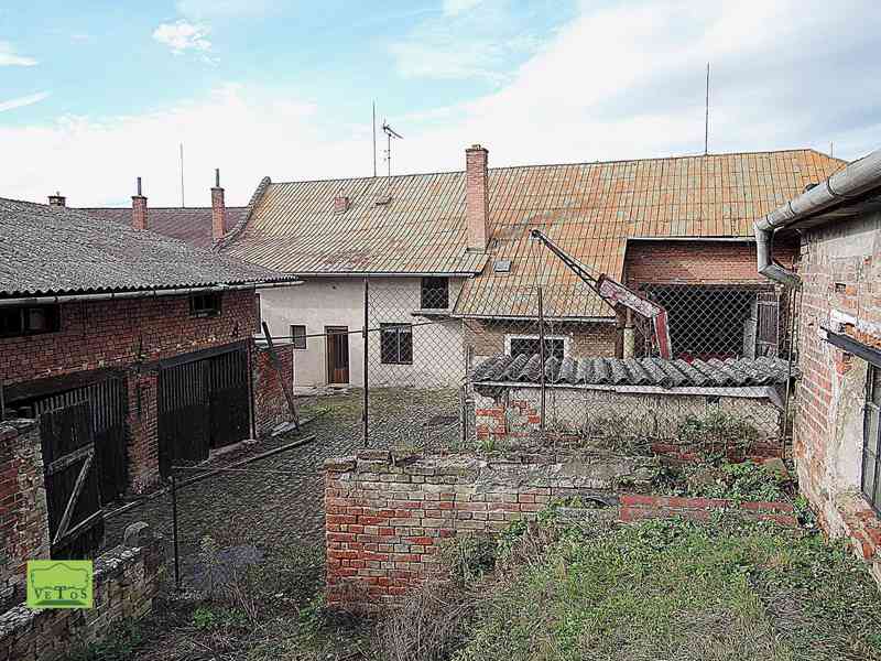 Rozsáhlý RD +další budovy + pozemky  Dřínov, okr. Kroměříž - foto 3