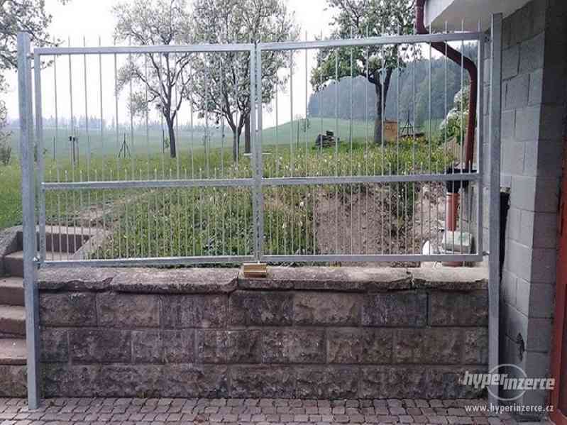 Dvoukřídlá  brána - foto 2