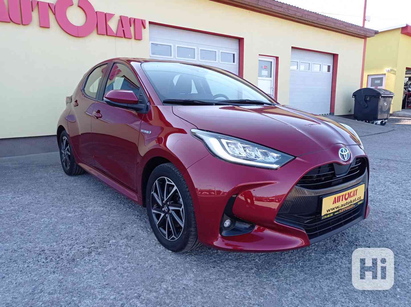 Toyota Yaris 1.5 Hybrid REZERVACE  - foto 1