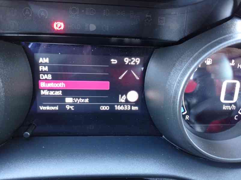 Toyota Yaris 1.5 Hybrid REZERVACE  - foto 26