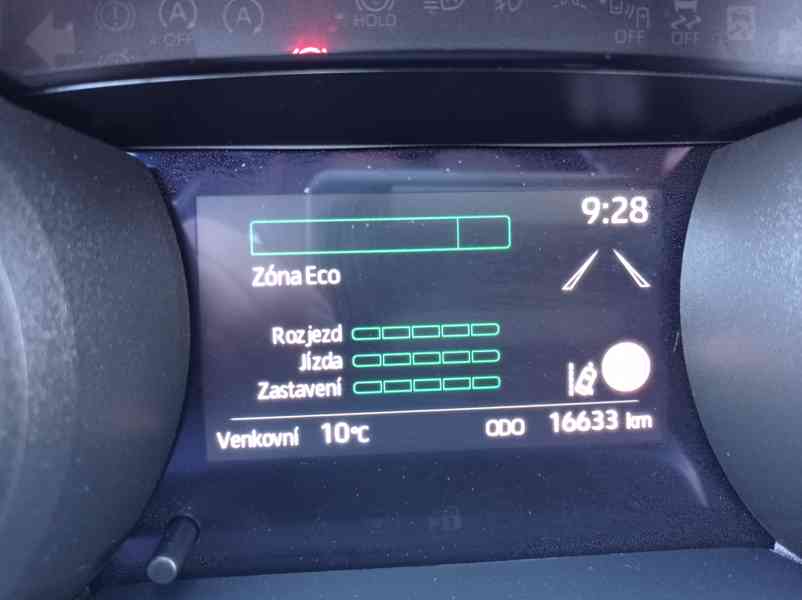 Toyota Yaris 1.5 Hybrid REZERVACE  - foto 24