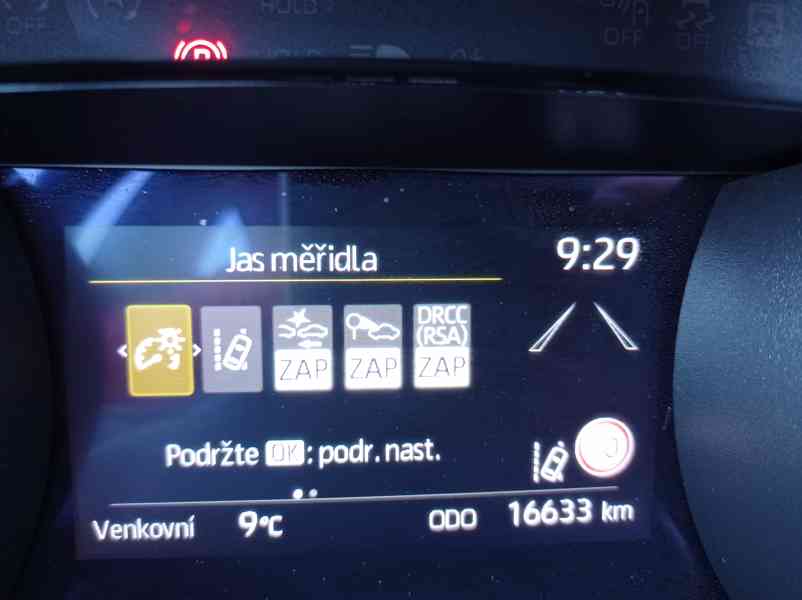 Toyota Yaris 1.5 Hybrid REZERVACE  - foto 27