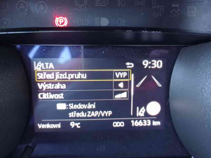 Toyota Yaris 1.5 Hybrid REZERVACE  - foto 28