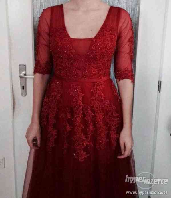 Nové červené plesové šaty - foto 3