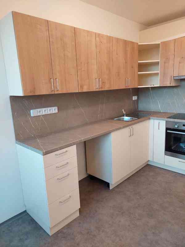 Pronajmu byt 2+1 - foto 2