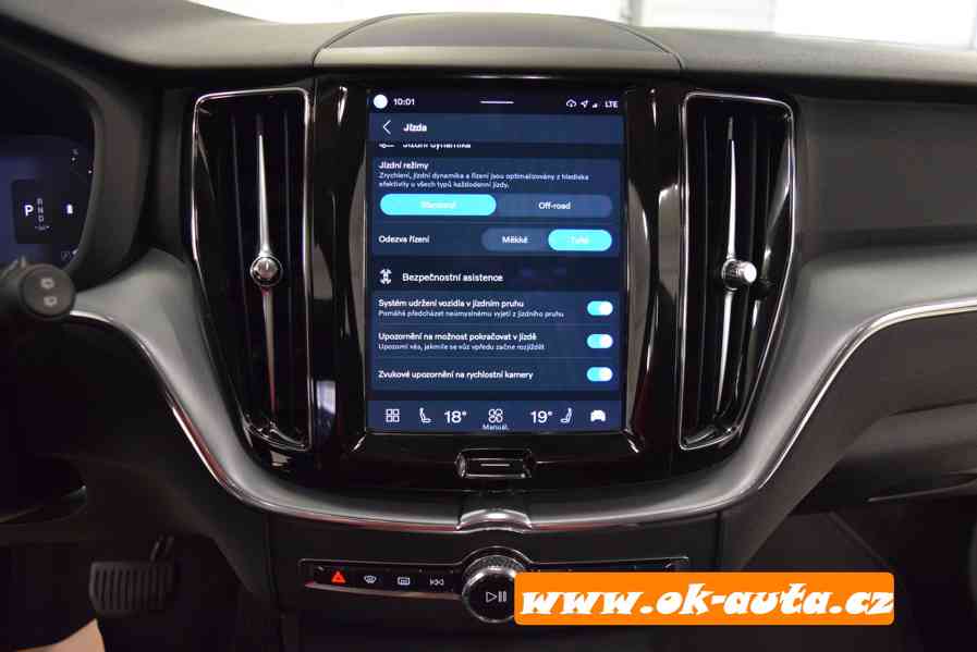 Volvo XC60 2.0 B4 AWD MOMENTUM 2022-DPH  - foto 19
