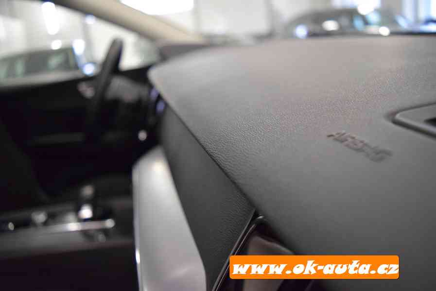 Volvo XC60 2.0 B4 AWD MOMENTUM 2022-DPH  - foto 12