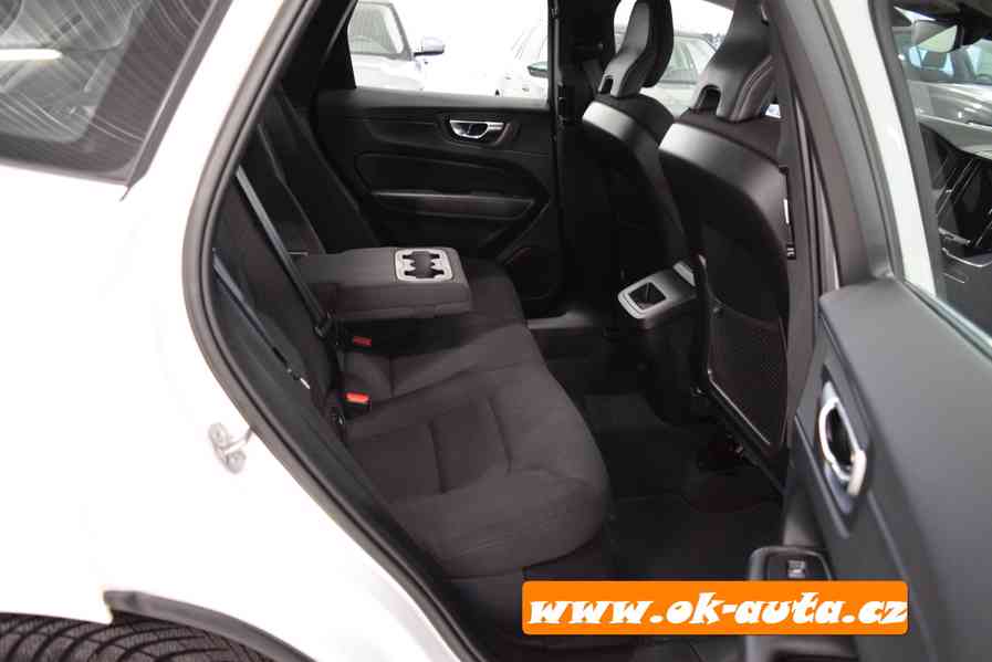 Volvo XC60 2.0 B4 AWD MOMENTUM 2022-DPH  - foto 9