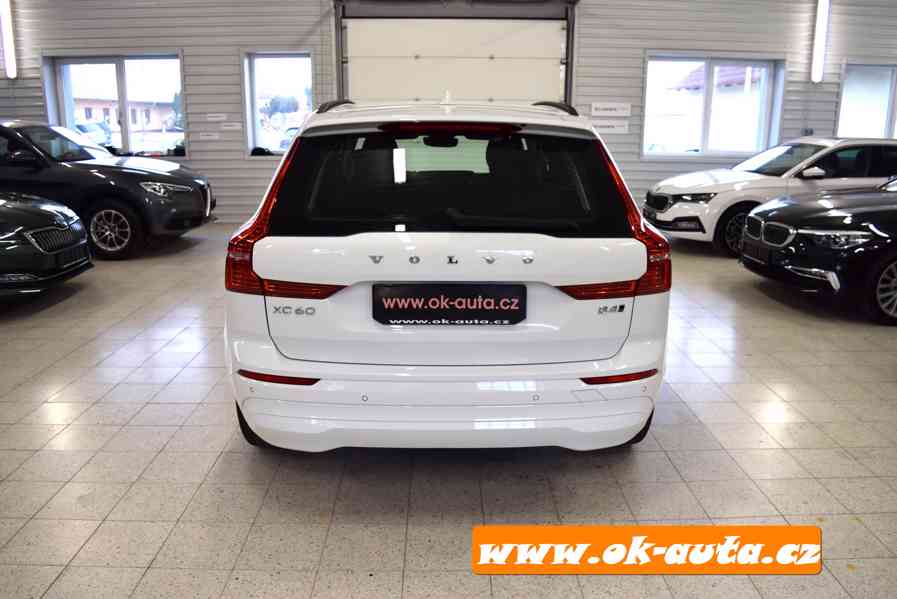 Volvo XC60 2.0 B4 AWD MOMENTUM 2022-DPH  - foto 4
