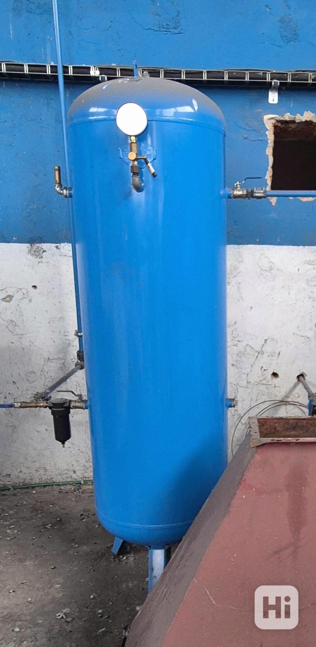 Vertikální tlaková nádoba (vzdušník) o objemu 500 litrů - foto 1