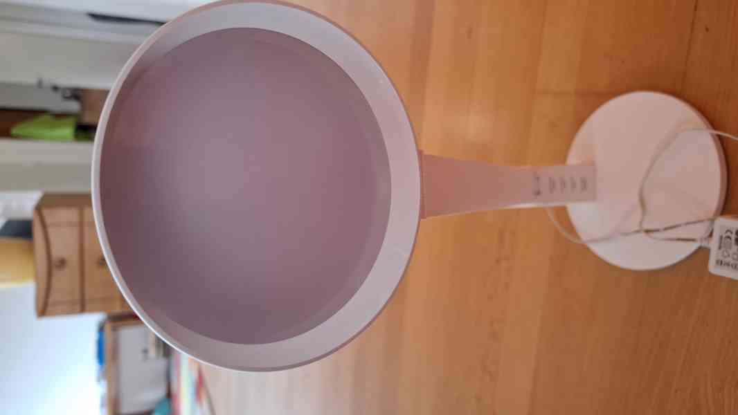 Stolní lampa bílá pro studenta - foto 3
