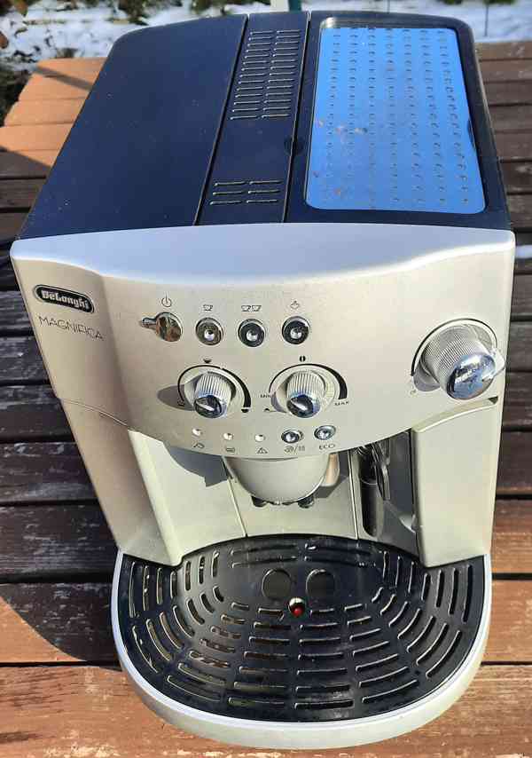 DeLonghi Magnifica EAM 4200S stříbr. Plnoautomat. kávovar - foto 2