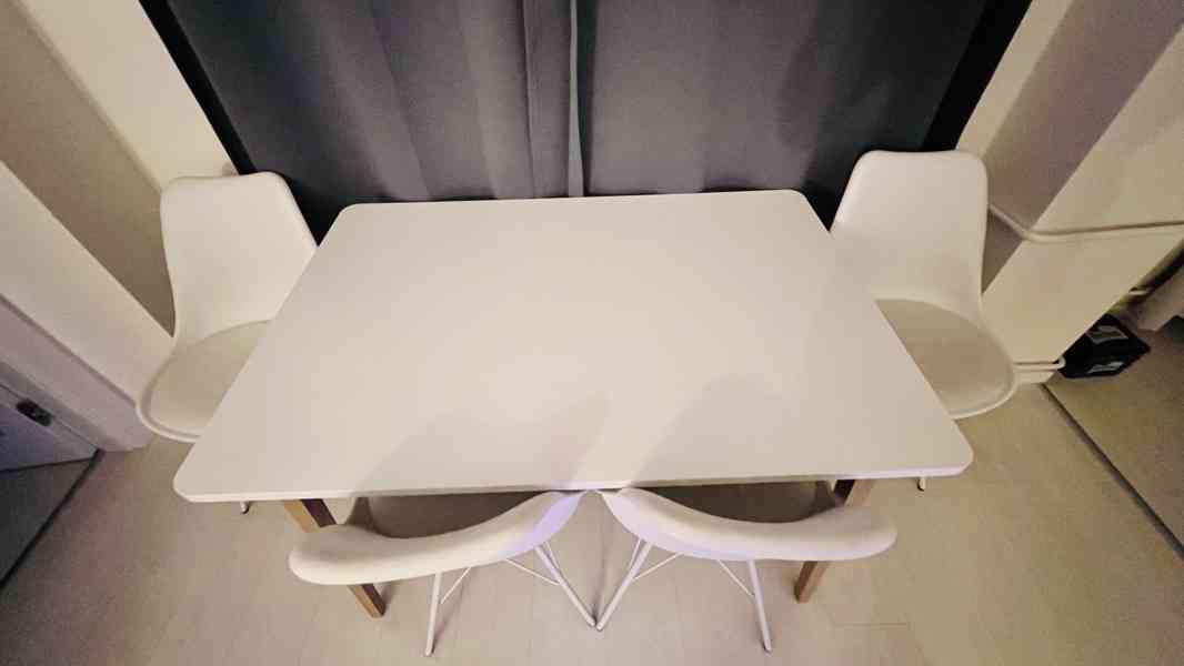 Jídelní stůl se 4 židlemi - foto 3